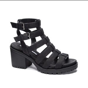 Chinese Laundry Black Sandals Sleek and Stylish